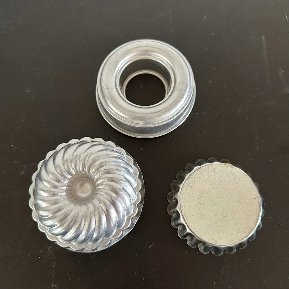 Unbranded vintage aluminum